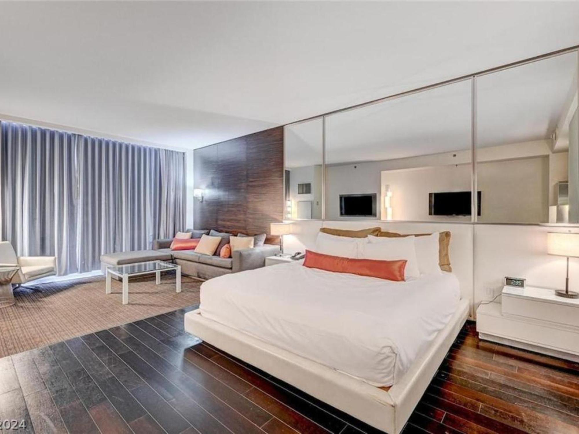 Palms Place Hotel By Zelloo Las Vegas Exterior photo