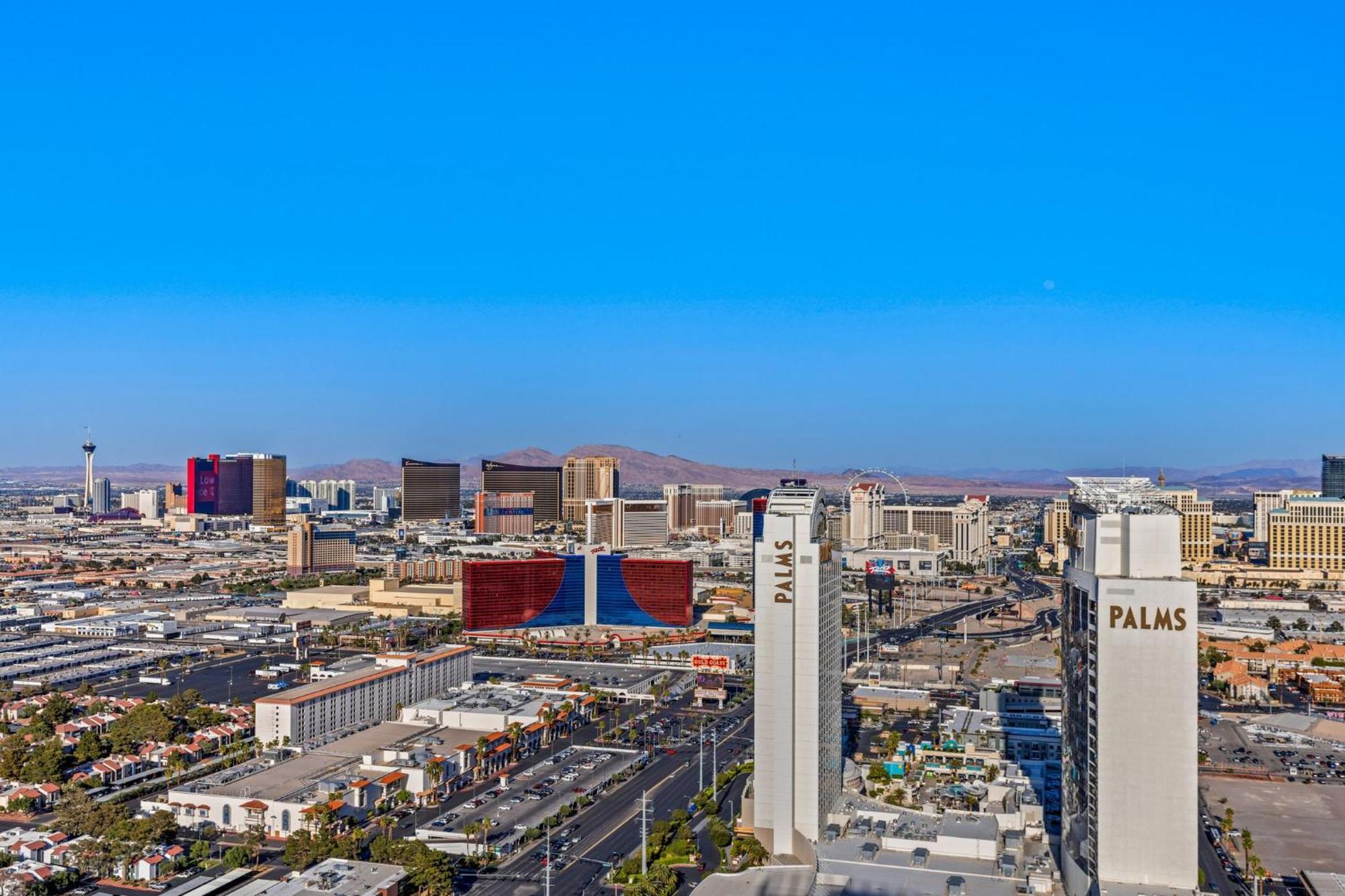 Palms Place Hotel By Zelloo Las Vegas Exterior photo