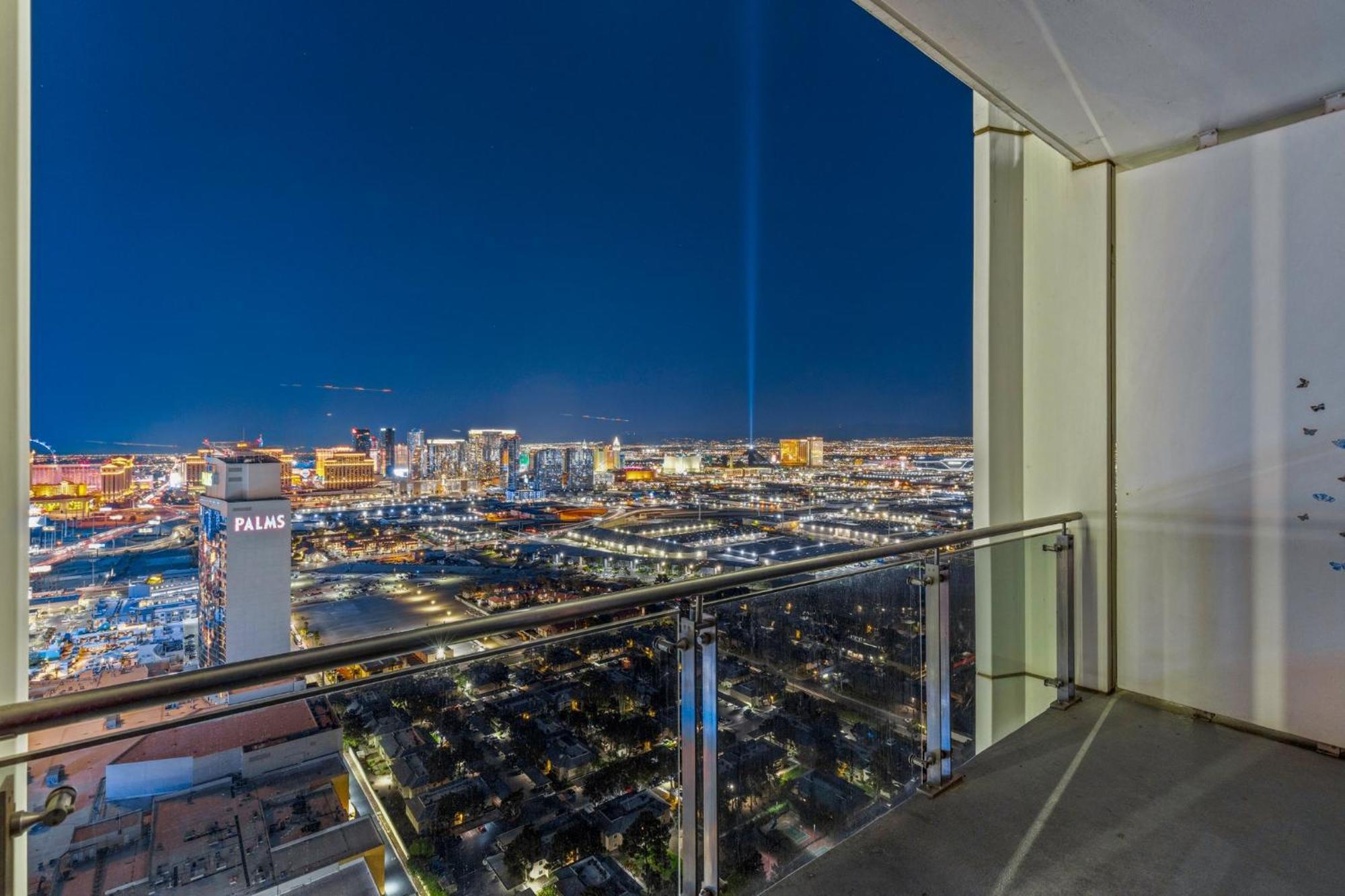 Palms Place Hotel By Zelloo Las Vegas Exterior photo