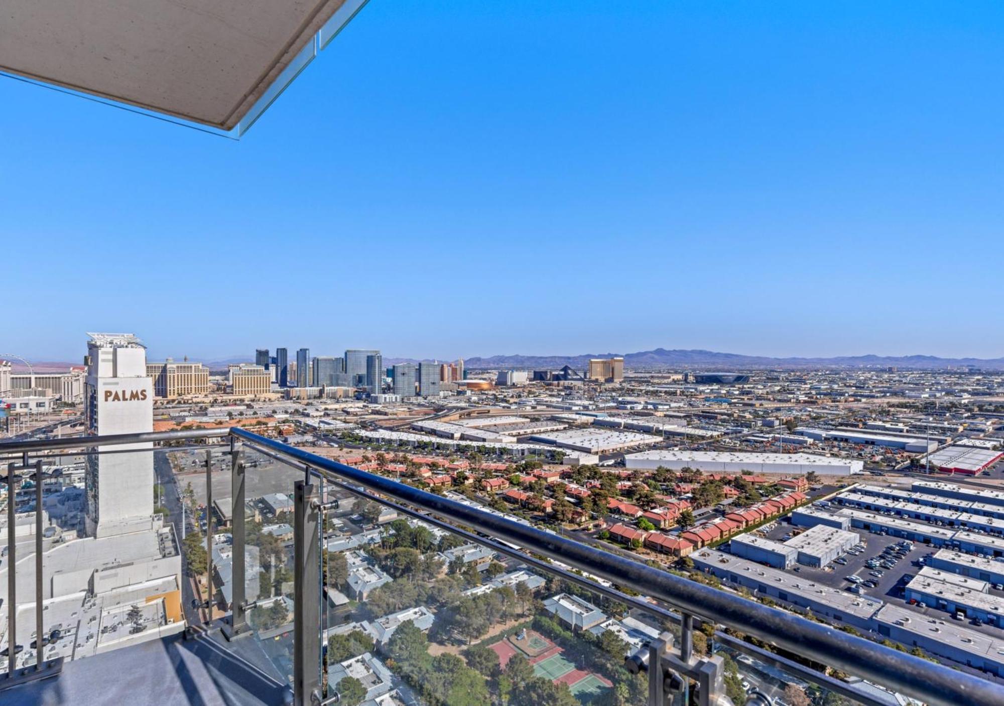 Palms Place Hotel By Zelloo Las Vegas Exterior photo