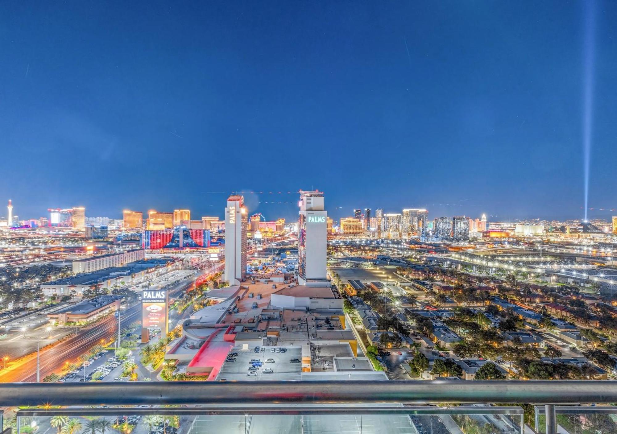 Palms Place Hotel By Zelloo Las Vegas Exterior photo