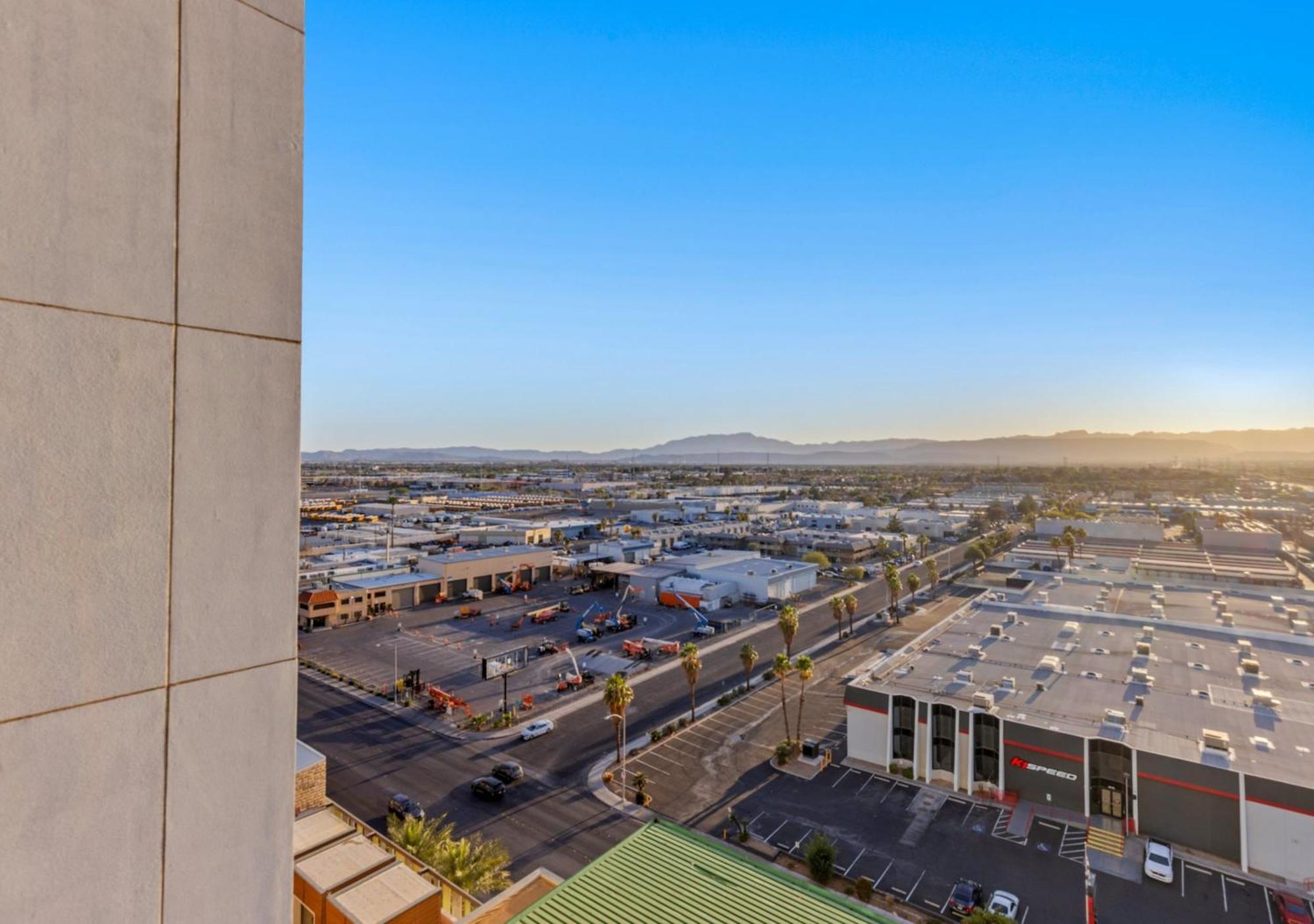 Palms Place Hotel By Zelloo Las Vegas Exterior photo