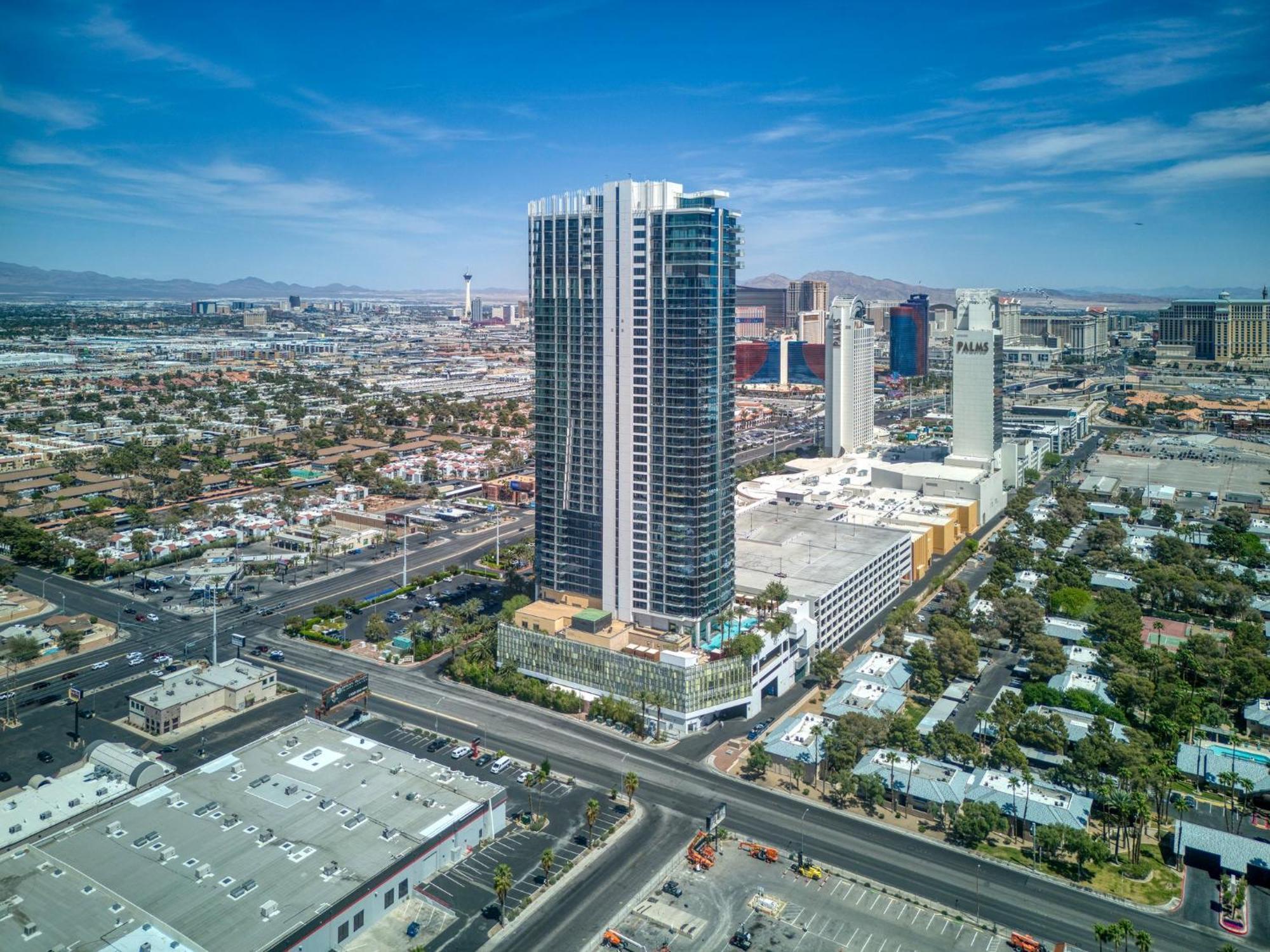 Palms Place Hotel By Zelloo Las Vegas Exterior photo
